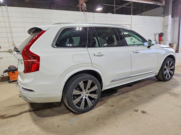 2022 VOLVO XC90
