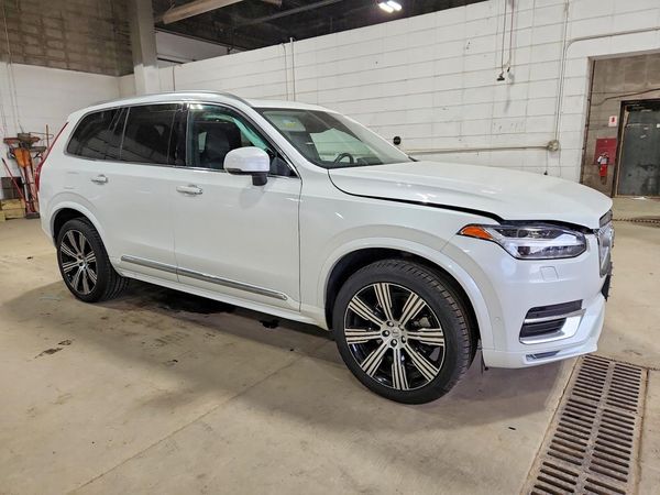 2022 VOLVO XC90