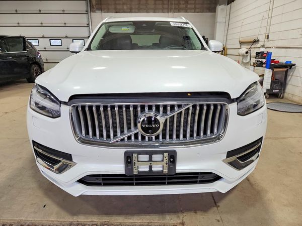 2022 VOLVO XC90