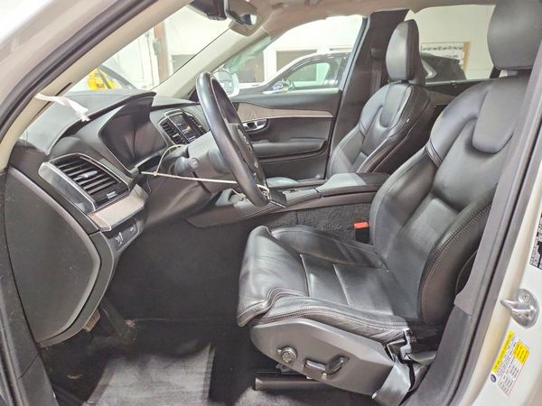 2022 VOLVO XC90