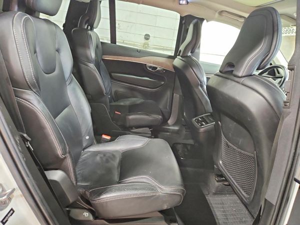 2022 VOLVO XC90