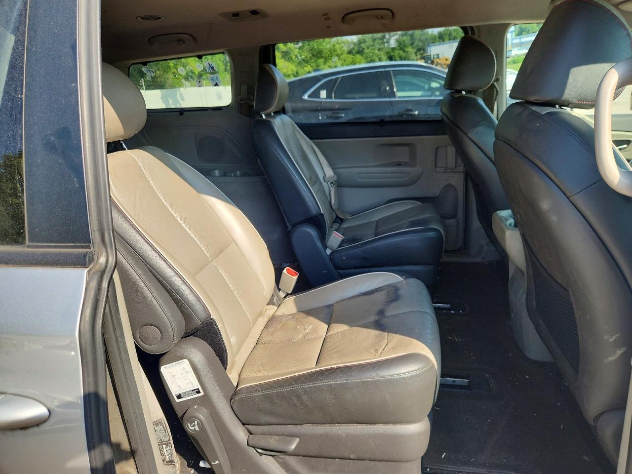 2017 KIA SEDONA LX