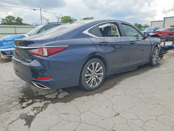 2019 LEXUS ES