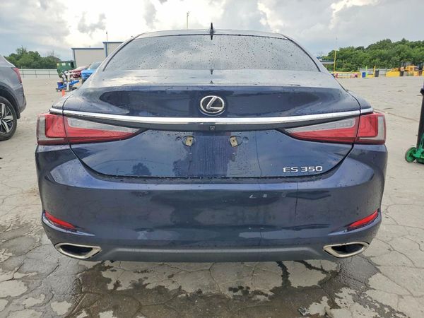 2019 LEXUS ES
