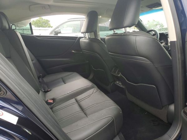 2019 LEXUS ES