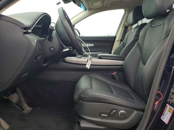 2025 GENESIS GV70