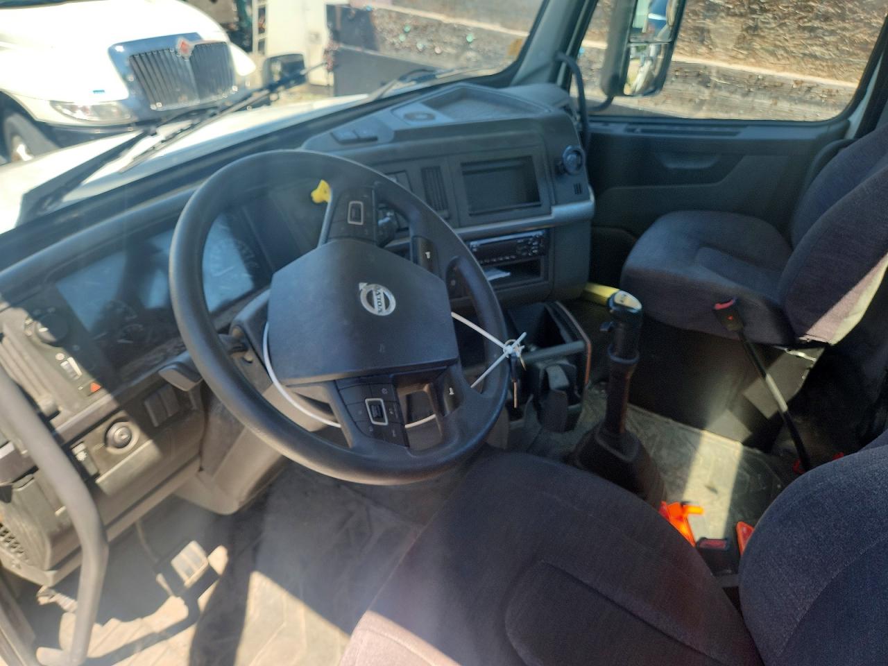 2021 VOLVO VNL