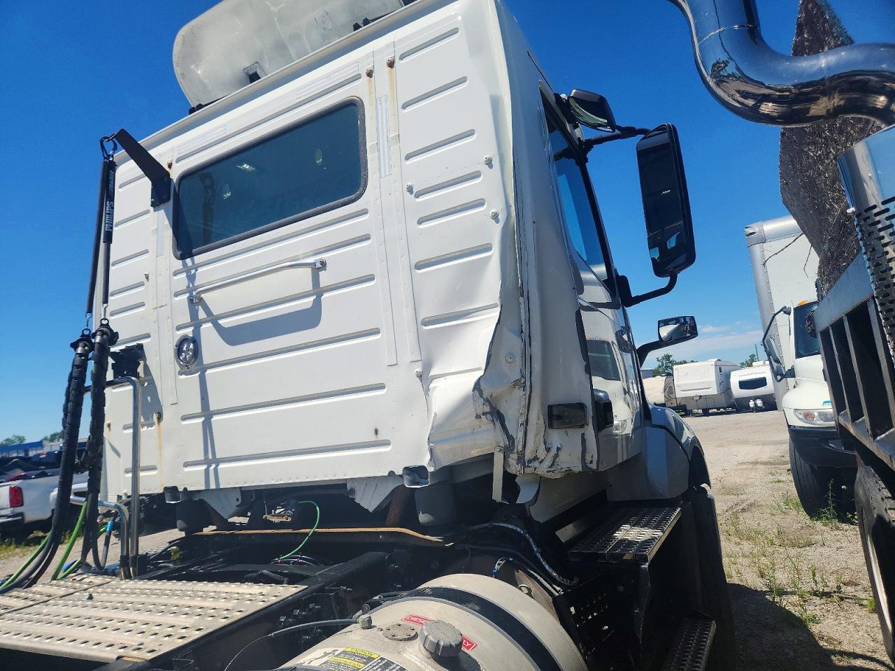 2021 VOLVO VNL