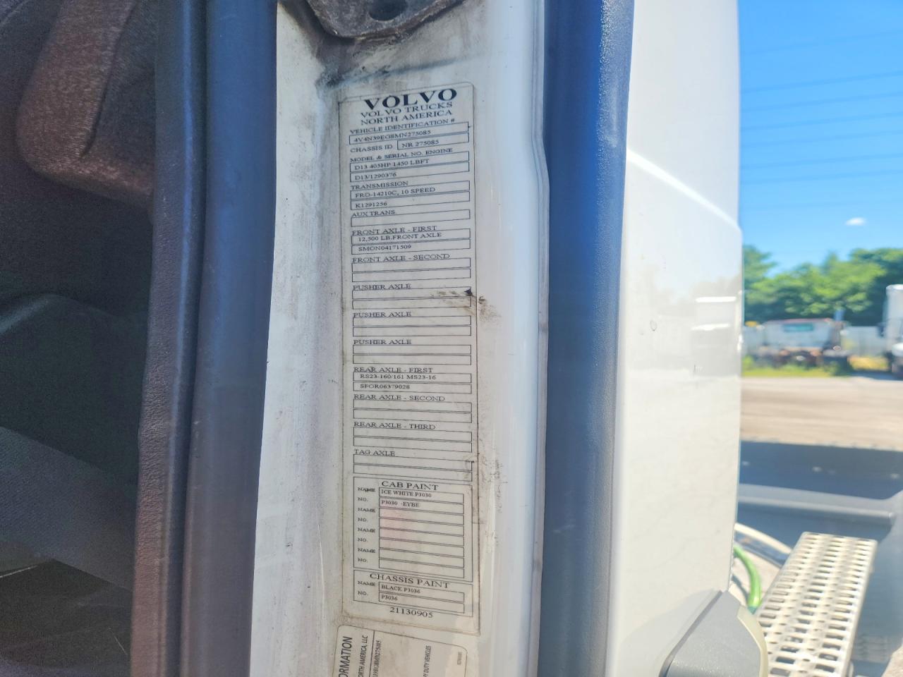2021 VOLVO VNL