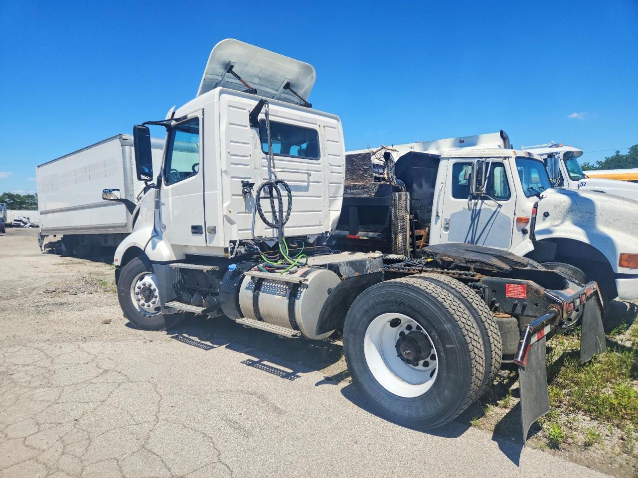 2021 VOLVO VNL