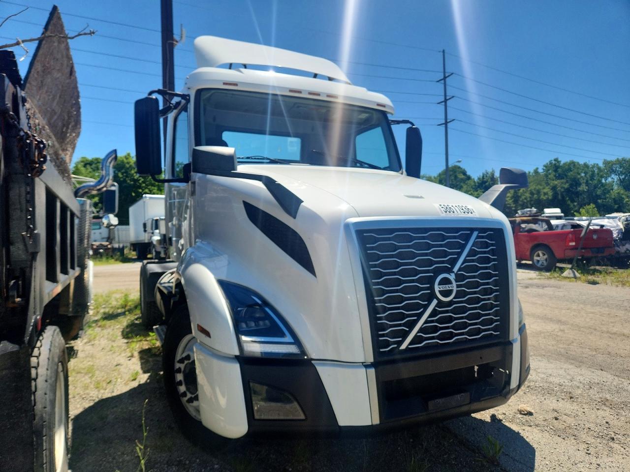 2021 VOLVO VNL
