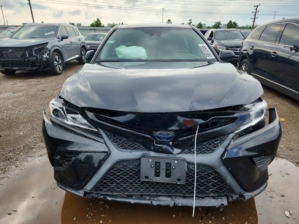 2020 TOYOTA CAMRY SE Hybrid