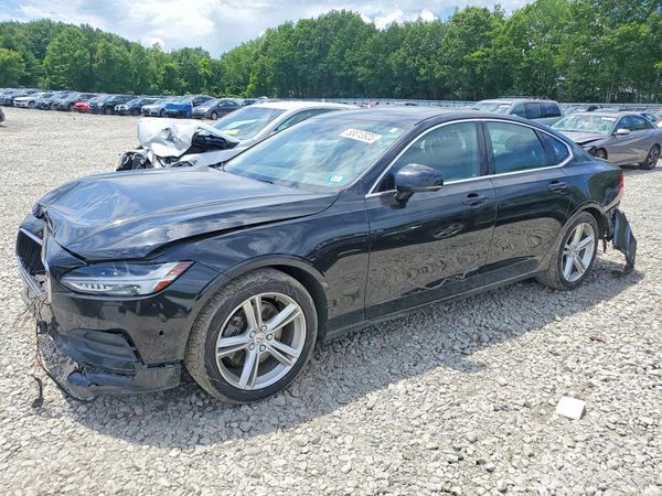 2017 VOLVO S90 Momentum