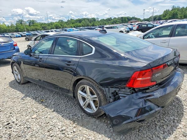 2017 VOLVO S90 Momentum