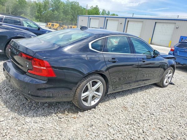 2017 VOLVO S90 Momentum