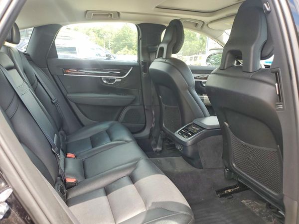 2017 VOLVO S90 Momentum