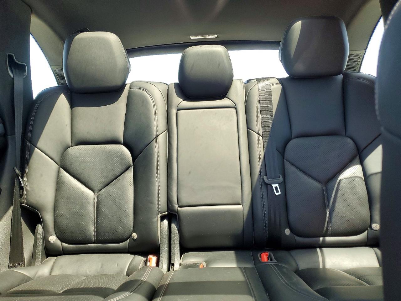 2015 PORSCHE CAYENNE