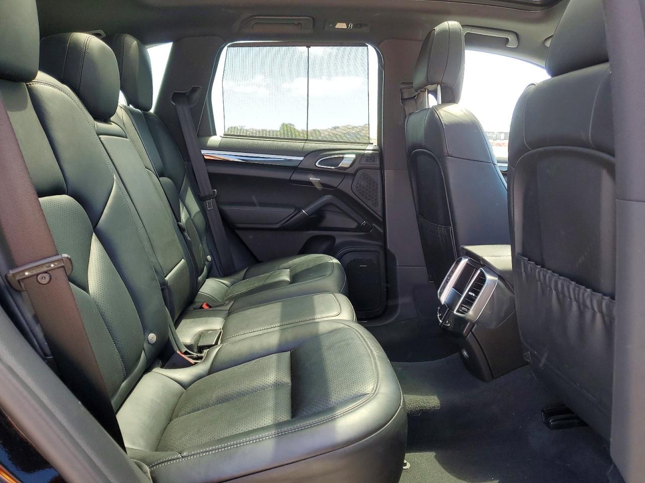 2015 PORSCHE CAYENNE