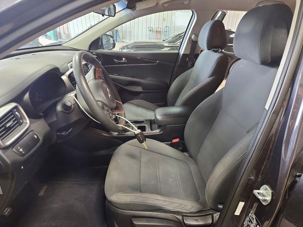 2016 KIA SORENTO L / LX