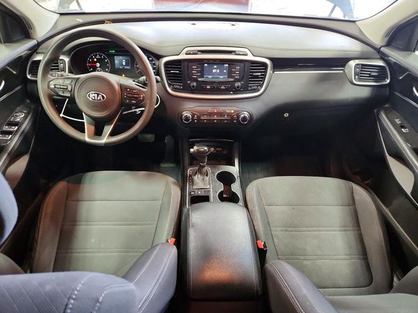 2016 KIA SORENTO L / LX