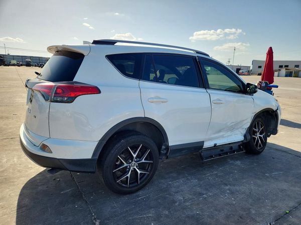 2018 TOYOTA RAV4 SE