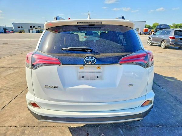 2018 TOYOTA RAV4 SE