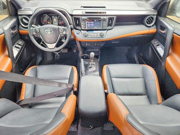 2018 TOYOTA RAV4 SE