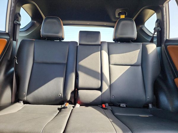 2018 TOYOTA RAV4 SE