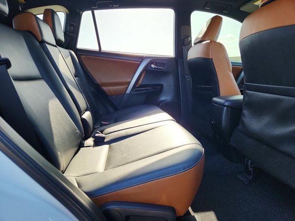 2018 TOYOTA RAV4 SE