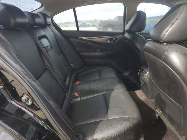 2015 INFINITI Q50