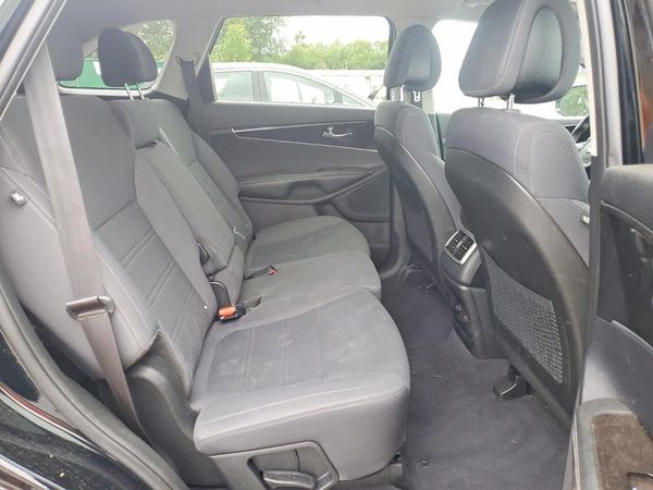 2016 KIA SORENTO L / LX
