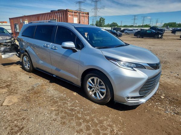 2025 TOYOTA SIENNA