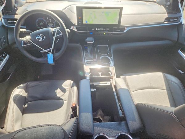 2025 TOYOTA SIENNA