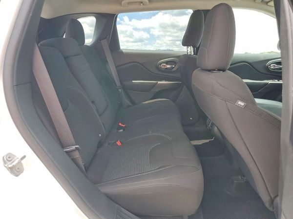 2019 JEEP CHEROKEE LATITUDE FWD