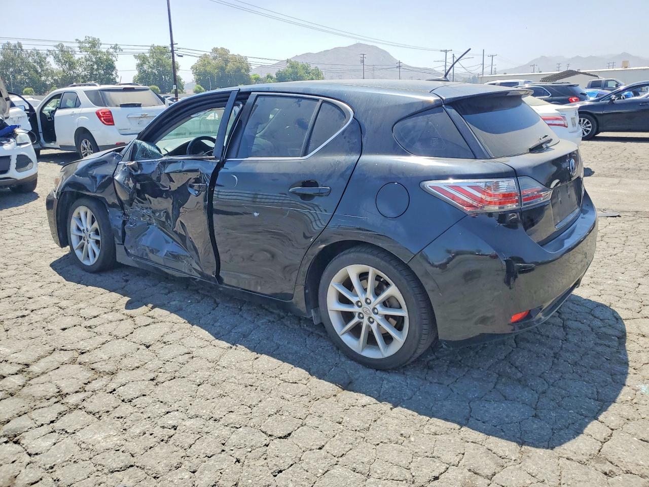 2013 LEXUS CT 200h