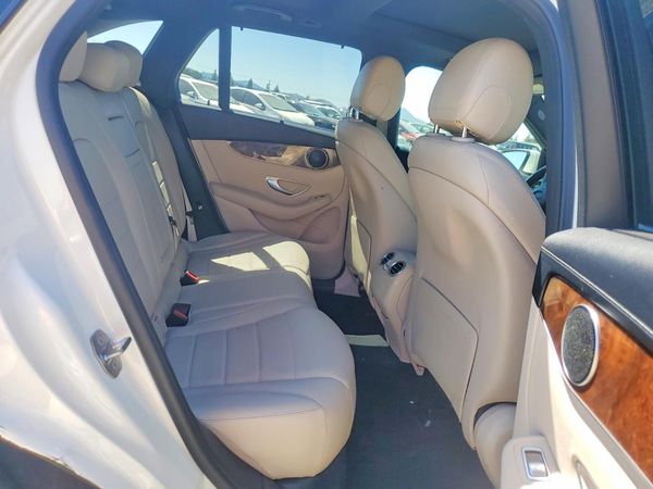2017 MERCEDES-BENZ GLC GLC300 Base-4M