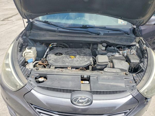 2014 HYUNDAI TUCSON GL (Middle-low Level) — Engine bay