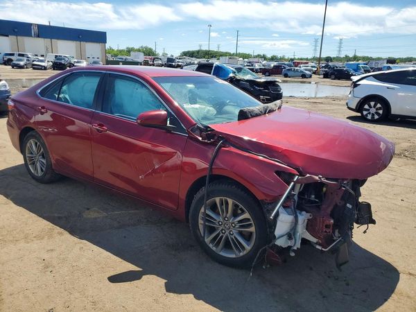2016 TOYOTA CAMRY — Passenger 3/4