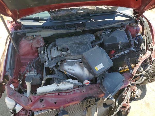 2016 TOYOTA CAMRY — Engine bay