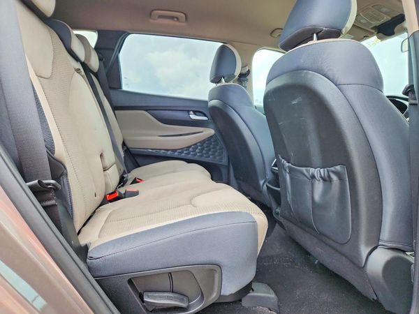2019 HYUNDAI SANTA FE SE