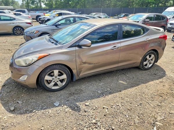 2013 HYUNDAI ELANTRA