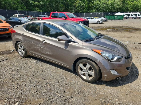 2013 HYUNDAI ELANTRA