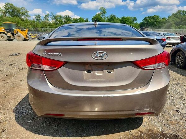 2013 HYUNDAI ELANTRA