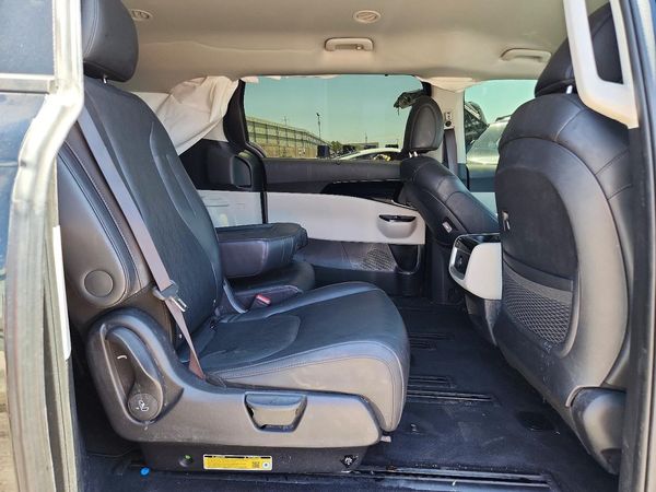2024 KIA CARNIVAL EX