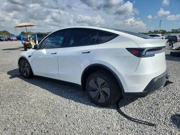 2026 TESLA MODEL Y