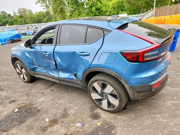 2023 VOLVO C40