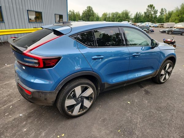 2023 VOLVO C40