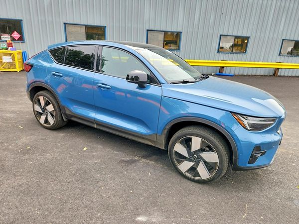 2023 VOLVO C40
