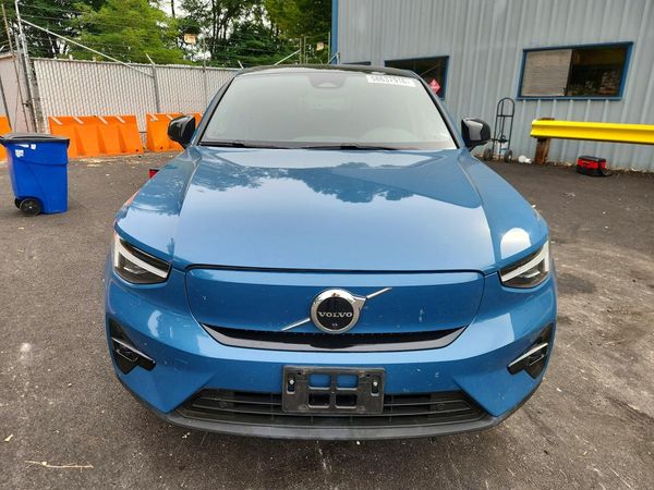 2023 VOLVO C40