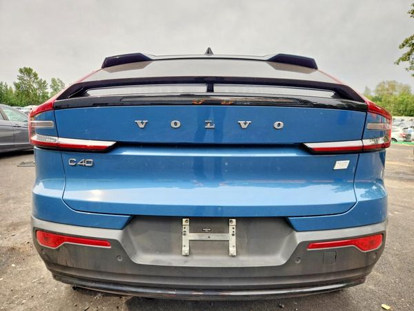 2023 VOLVO C40